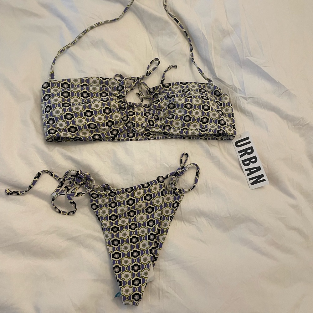 NWT Out From Under Belini Tie-Front Bandeau Bikini Top & String Bikini Bottom M